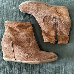 Minnetonka Tan Suede Wedge Boots